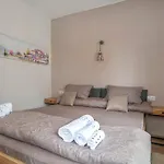 Elegant & Stylish 2 Bedroom Top Central Apartment