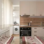 Elegant & Stylish 2 Bedroom Top Central Apartment
