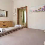 Elegant & Stylish 2 Bedroom Top Central Apartment