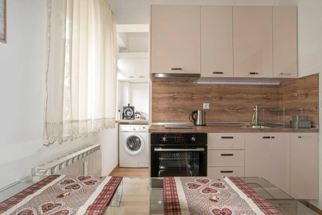 Apartment Elegant & Stylish 2 Bedroom