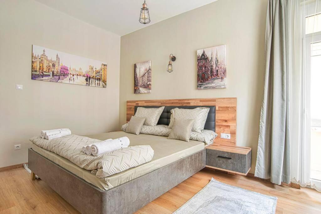 Elegant & Stylish 2 Bedroom *