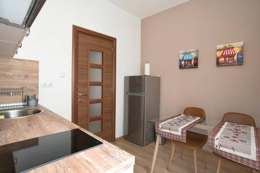 Elegant & Stylish 2 Bedroom Apartment
