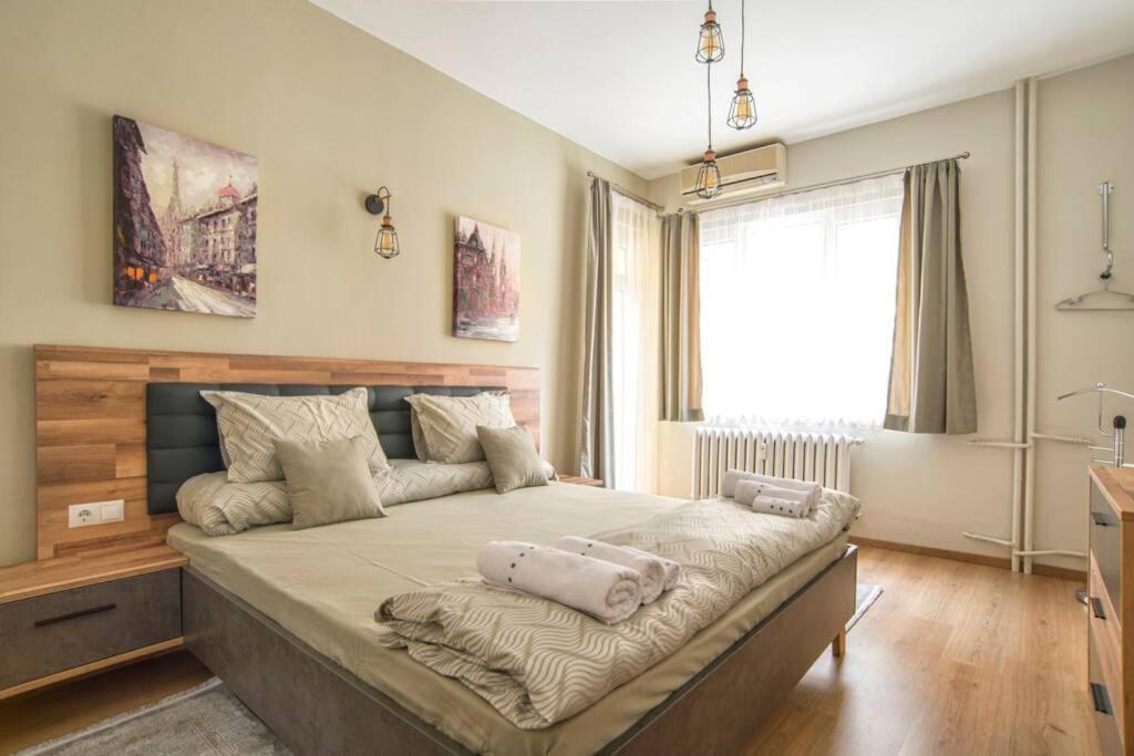 Elegant & Stylish 2 Bedroom Apartment