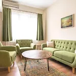 Elegant & Stylish 2 Bedroom Top Central Apartment
