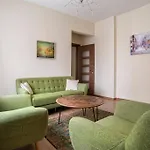 Elegant & Stylish 2 Bedroom Top Central Apartment